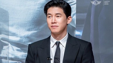 img-title Kim Mu Yeol Ungkap Tantangan Jadi Seorang Penipu Arogan di 'On The Line'