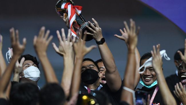 Liga 2: Jalan Panjang ke Liga 1 yang Dihentikan Untuk bisa promosi ke Liga 1, klub Liga 2 butuh jalan panjang. Namun kini kompetisi berhenti di tengah jalan.