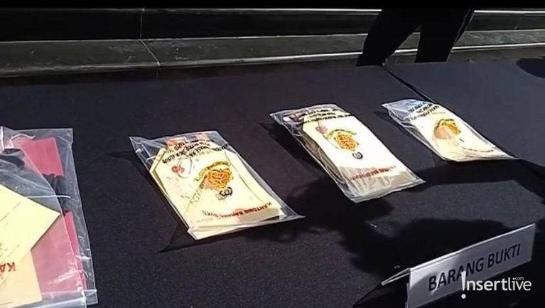 Potret Barang Bukti Kasus Prostitusi Cassandra Angelie sinetron Cassandra Angelie jadi sorotan usai ditangkap kasus prostitusi dengan beberapa barang bukti. Yuk intip barang buktinya!