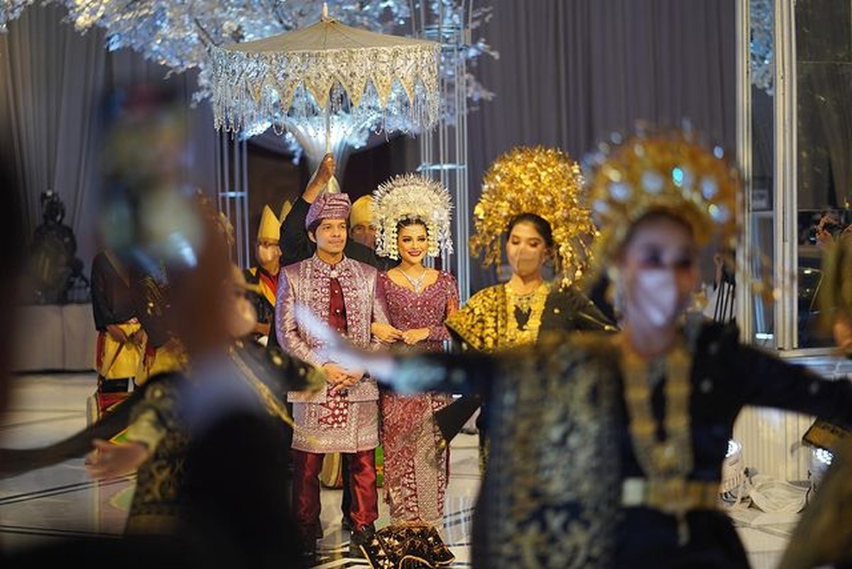 Potret Resepsi Pernikahan Aurel dan Atta