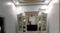 <p>Rumah tersebut dibagi menjadi beberapa ruangan, Bunda. Tiap ruangannya amat luas. (Foto: TikTok: @vitara1994)</p>