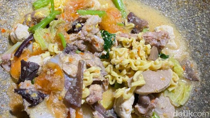 4 Rekomendasi Warung Seblak Populer di Bandung Pilihan Food Vlogger