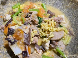 Kekinian! 5 Sekte Makan Seblak Dicocol Sambal hingga Pakai Pisang