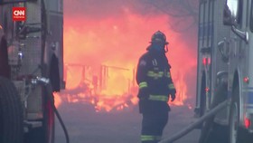 VIDEO: Kebakaran Lahap 1.600 Hektare Lahan dan 500 Rumah di Colorado