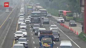 VIDEO: Kendaraan Mulai Padati Ruas Tol Cikampek
