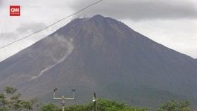 VIDEO: Gunung Semeru Luncurkan Awan Panas Lagi Sejauh 5 Km