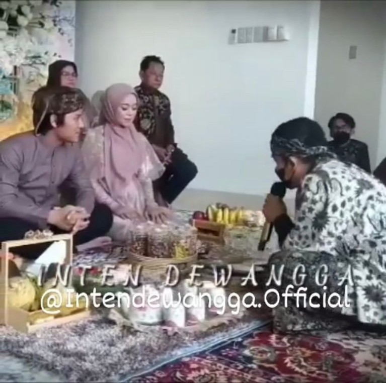 Usai Lahiran, Intip 8 Momen 7 Bulanan Lesti Kejora yang Baru Diungkap Sebelum melahirkan anak pertama, Lesti Kejora dan Rizky Billar ternyata telah menggelar acara 7 bulanan. Yuk intip!