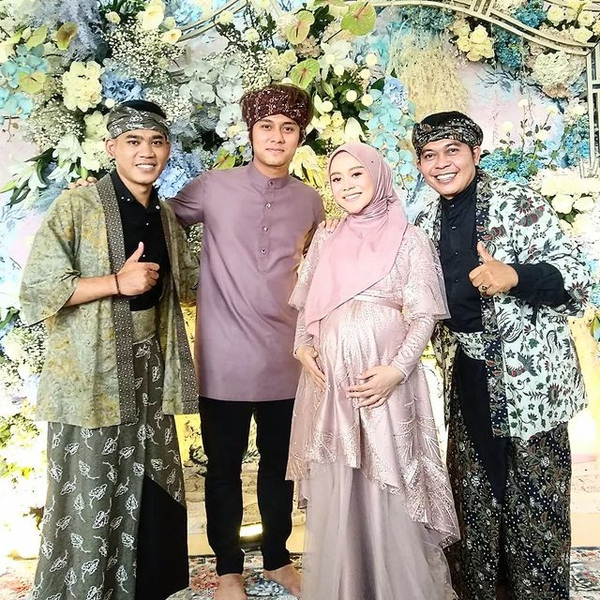 Sebelum melahirkan anak pertama&comma; Lesti Kejora dan Rizky Billar ternyata telah menggelar acara 7 bulanan&period; Yuk intip&excl;