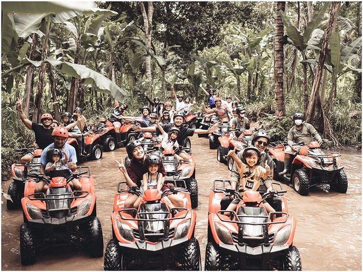 Gading Marten mengajak putri tercintanya main ATV jelajahi sungai hingga gua di Bali&period; Yuk kita intip keseruannya&excl;