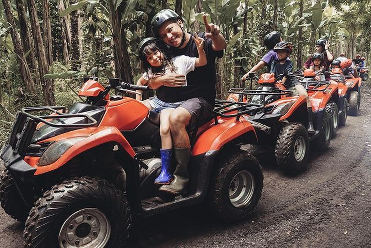 Gading Marten mengajak putri tercintanya main ATV jelajahi sungai hingga gua di Bali&period; Yuk kita intip keseruannya&excl;