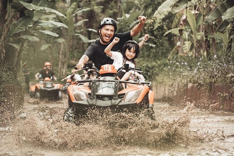 Gading Marten mengajak putri tercintanya main ATV jelajahi sungai hingga gua di Bali. Yuk kita intip keseruannya!