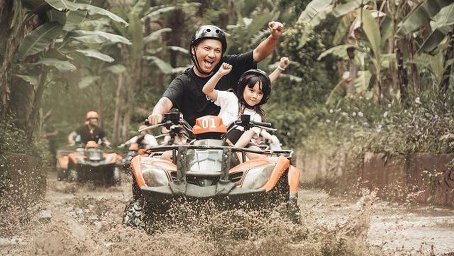 Gading Marten mengajak putri tercintanya main ATV jelajahi sungai hingga gua di Bali. Yuk kita intip keseruannya!