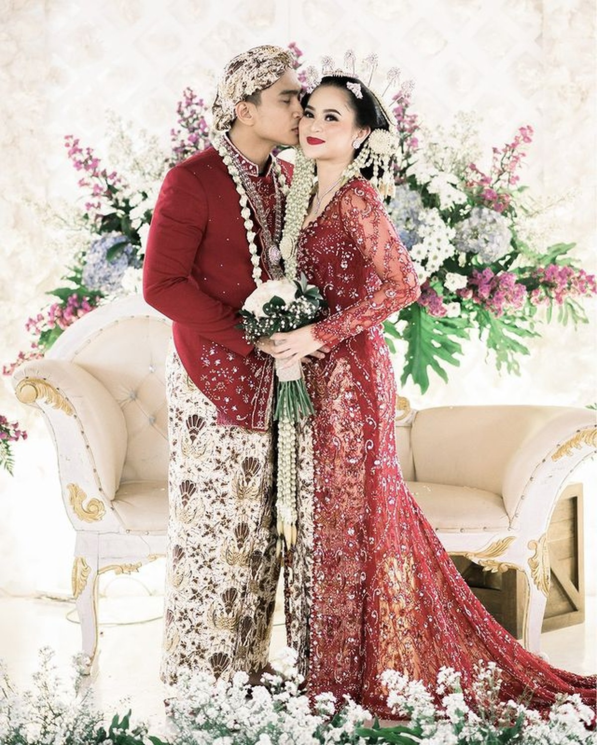Lutfi Agizal dan Nadya Indry sang istri yang kini berbadan dua baru saja menggelar acara ngunduh mantu&period; Yuk intip momennya&excl;