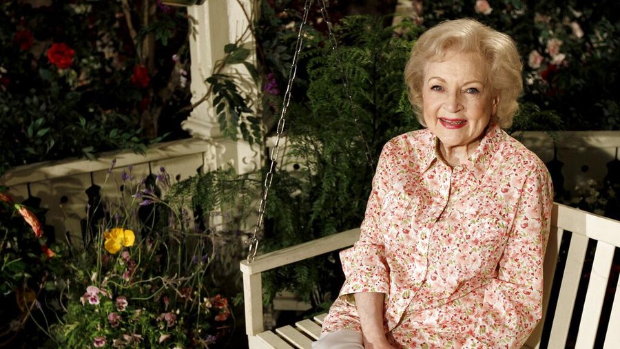 FILE - Actress Betty White poses for a portrait on the set of the television show 