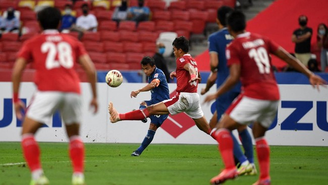 Thailand berbalik unggul di awal babak kedua leg 2 final Piala AFF 2020 setelah mencetak dua gol cepat ke gawang Timnas Indonesia