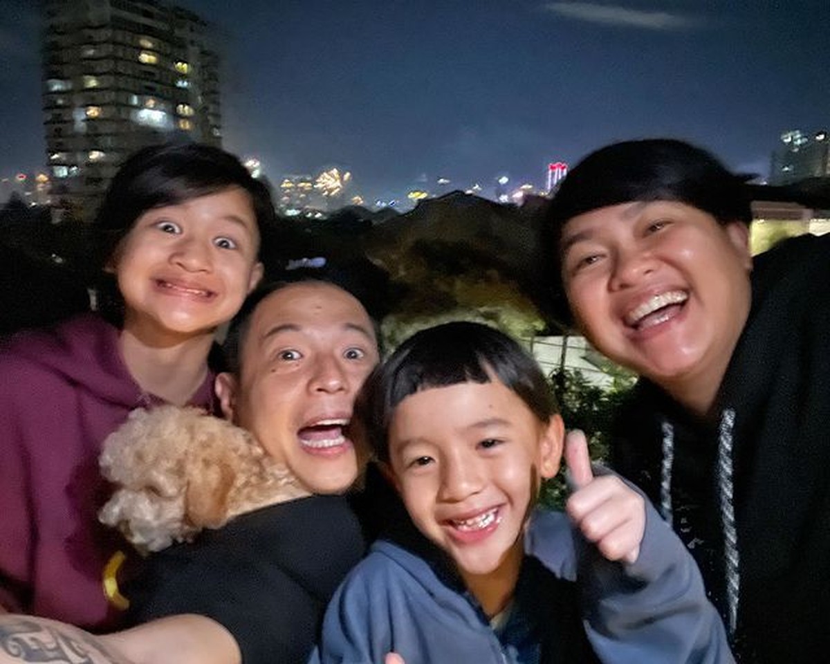 Momen pergantian tahun 2021 ke 2022 dirayakan oleh seluruh orang di penjuru dunia termasuk selebritis Tanah Air&period; Yuk kita intip&excl;