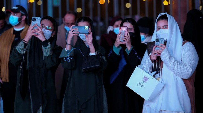 Sederet kabar meramaikan berita internasional akhir pekan, mulai dari cara berbeda Arab Saudi 'merayakan' Valentine hingga AS menarik pasukan dari Ukraina.