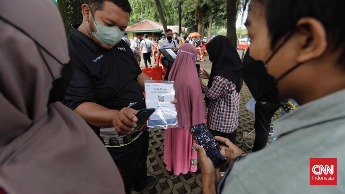 FOTO: Ramai Pengunjung Ragunan saat Libur Tahun Baru 2022
