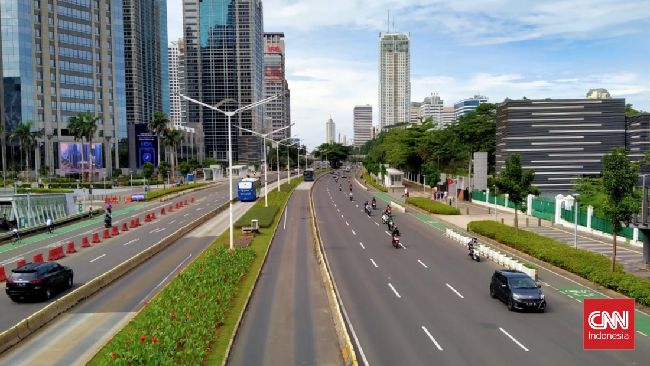 Sejumlah ruas jalan di Jakarta Selatan dan Jakarta Pusat terpantau lengang pada awal tahun baru ini. Beberapa jalan protokol pun tampak lancar.