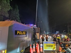 Warga Padati Arah ke Puncak, Sempat Diperingatkan Pakai Water Cannon
