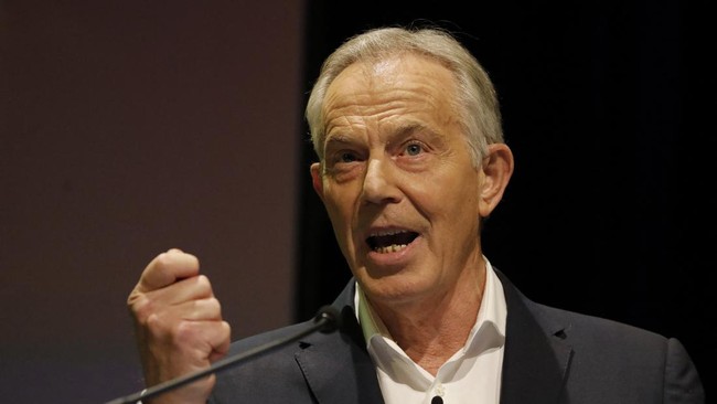 Mantan PM Inggris Tony Blair menegaskan komitmen untuk membantu pembangunan IKN saat bertemu dengan Kepala Otorita IKN Bambang Susantono di Jakarta, Rabu (1/6).