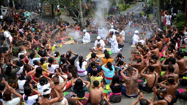 Selama masih ada aturan karantina bagi wisatawan mancanegara (wisman) masuk ke Bali, pelaku usaha masih sulit menggaet turis berlibur ke Pulau Dewata.