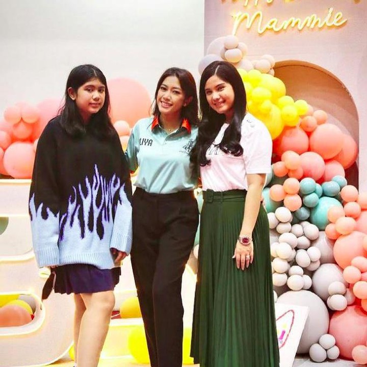 <p>Di usianya 13 tahun ini, terlihat Aira juga memperhatikan gaya berbusananya, Bunda. Aira kerap memadukan busana dengan nuansa warna yang matching dari atas hingga bawah. (Foto: Instagram @annisayudhoyono)</p>