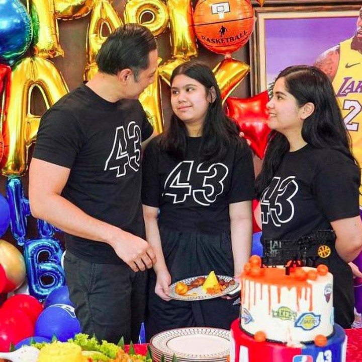 <p>Gadis kelahiran 2008 ini sekarang sudah beranjak remaja, Bunda. Tahun 2021 lalu, Aira sudah berusia 13 tahun. (Foto: Instagram @annisayudhoyono)</p>