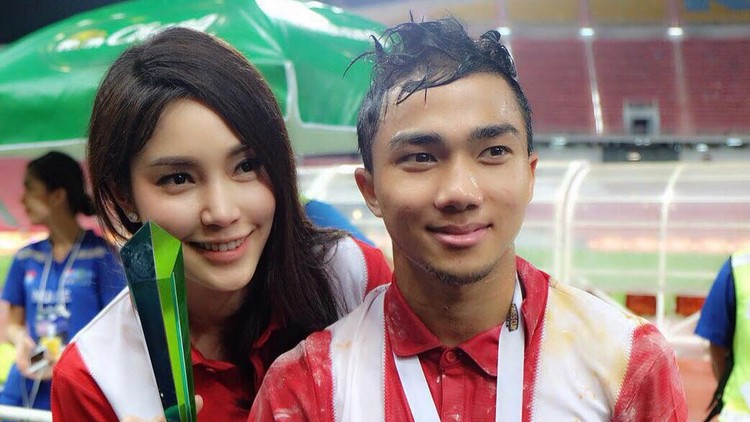 Chanathip Songkrasin dan Pitchanart Sakhakorn