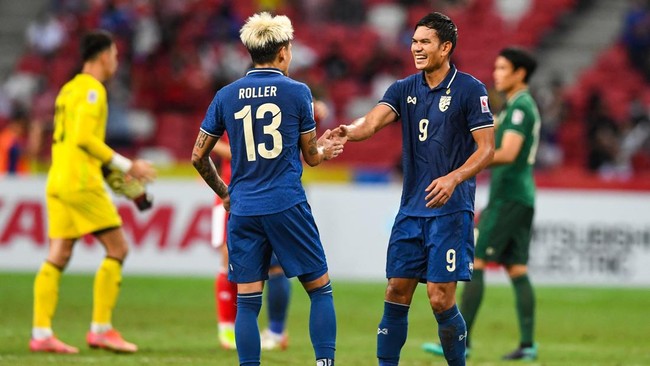 Thailand tak lupa mengucapkan terima kasih pada manajer Nualphan Lamsam alias Madam Pang terkait keberhasilan mereka memenangkan Piala AFF.
