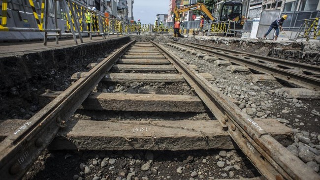 Proyek trem Bogor yang akan terintegrasi dengan LRT Jabodebek sedang dikebut pembangunannya oleh pemerintah kota setempat.