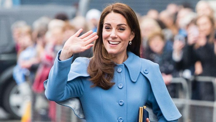 Jadi Busana Favorit sang Calon Ratu, Ini 7 Tampilan Stylish Kate Middleton saat Memakai Coat