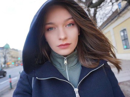 Terpopuler: Model Cantik Bosnia Betah di Indonesia - 7 Cara Mengecilkan Paha di Rumah