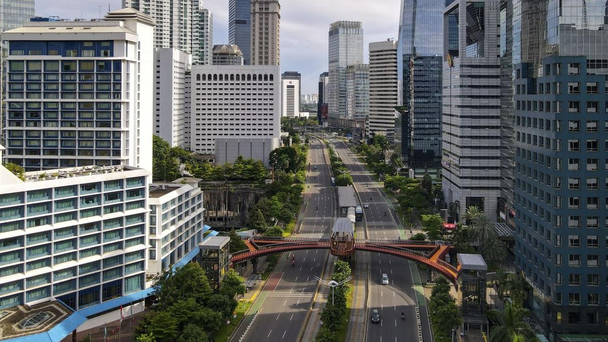 FOTO: Pembangunan JPO Bentuk Kapal Pinisi di Karet Sudirman Jakarta