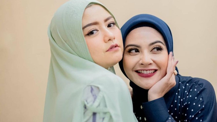Tika dan Tiwi T2