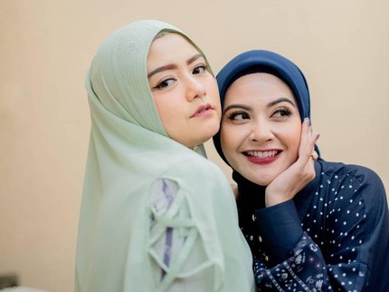Terpopuler: Model Cantik Bosnia Betah di RI - Warna Cat Rumah Bawa Keberuntungan