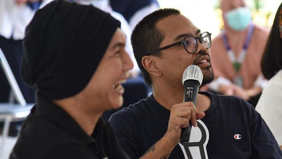 Anji membagikan foto saat ia dan Coki Pardede jalani masa rehabilitasi narkoba bareng di RSKO, Cibubur. Yuk intip potret mereka!