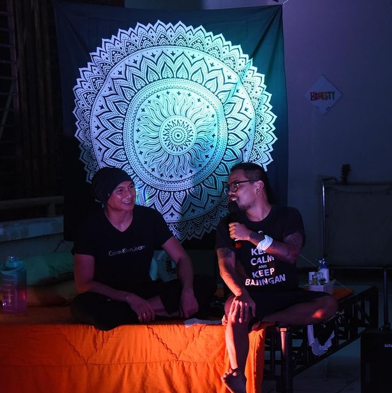 Anji membagikan foto saat ia dan Coki Pardede jalani masa rehabilitasi narkoba bareng di RSKO, Cibubur. Yuk intip potret mereka!