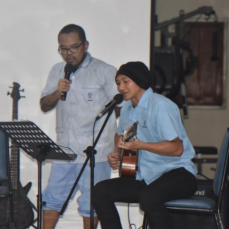 7 Potret Anji & Coki Pardede Saat Rehabilitasi, Coki Tampil Gemuk! Anji membagikan foto saat ia dan Coki Pardede jalani masa rehabilitasi narkoba bareng di RSKO, Cibubur. Yuk intip potret mereka!