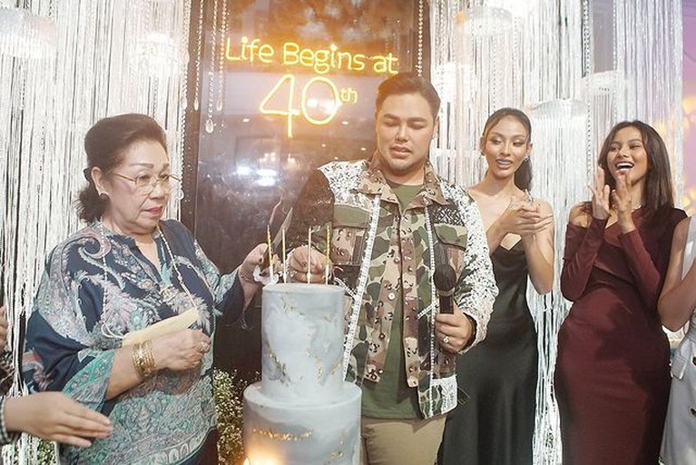Ivan Gunawan baru saja merayakan ulang tahunnya yang ke-40 di kediamannya bersama para keluarga dan sahabat. Yuk intip!