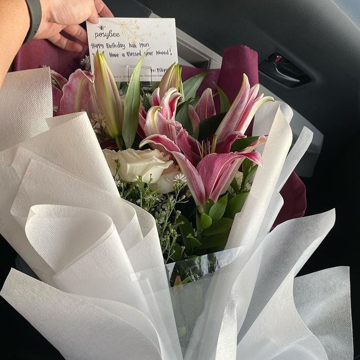 Ivan Gunawan baru saja merayakan ulang tahunnya yang ke-40 di kediamannya bersama para keluarga dan sahabat&period; Yuk intip&excl;