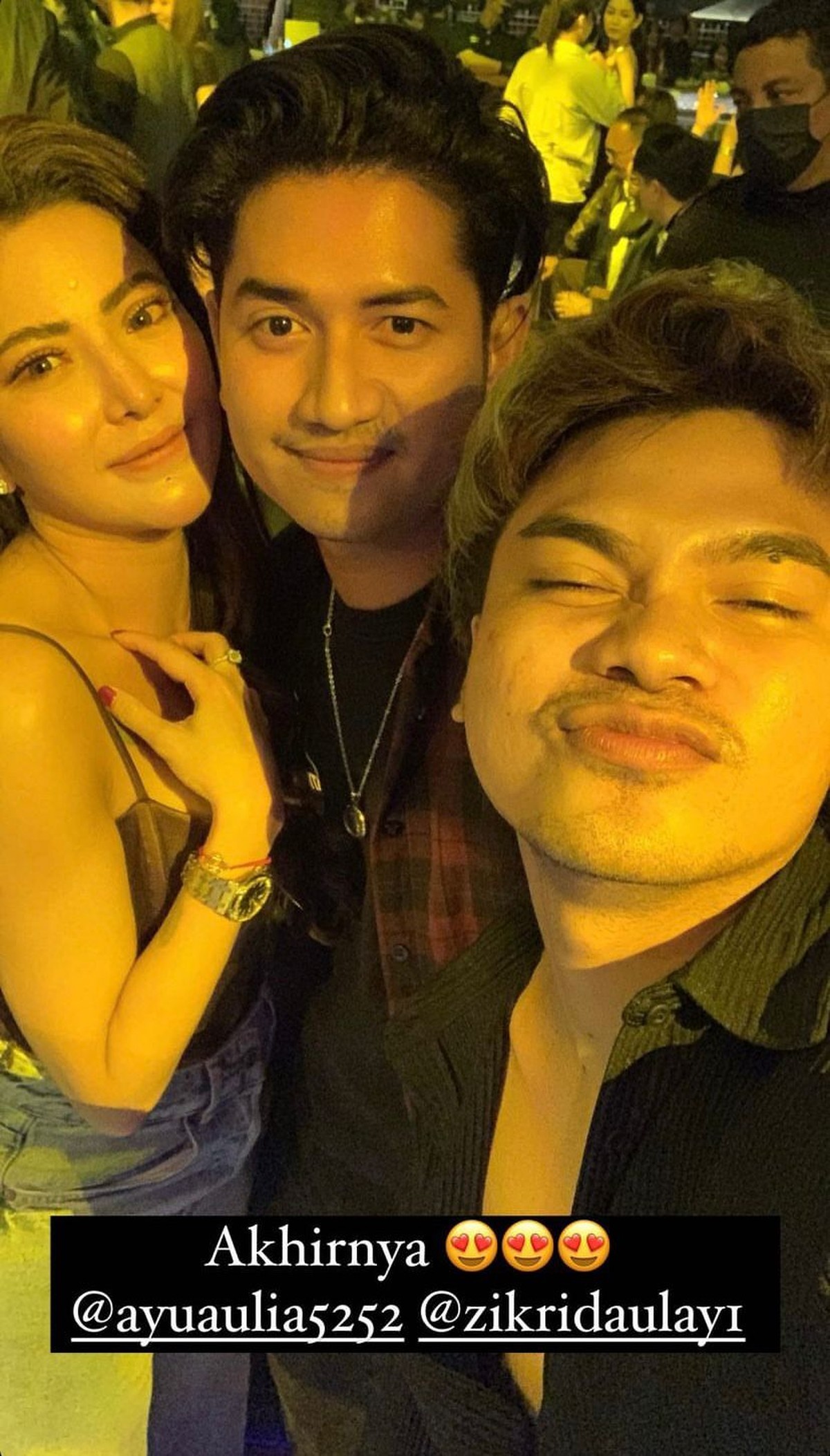 Zikry Daulay dan Ayu Aulia baru-baru ini jadi sorotan usai kepergok bermesraan di sebuah acara di Bali&period; Yuk intip potret mereka&excl;