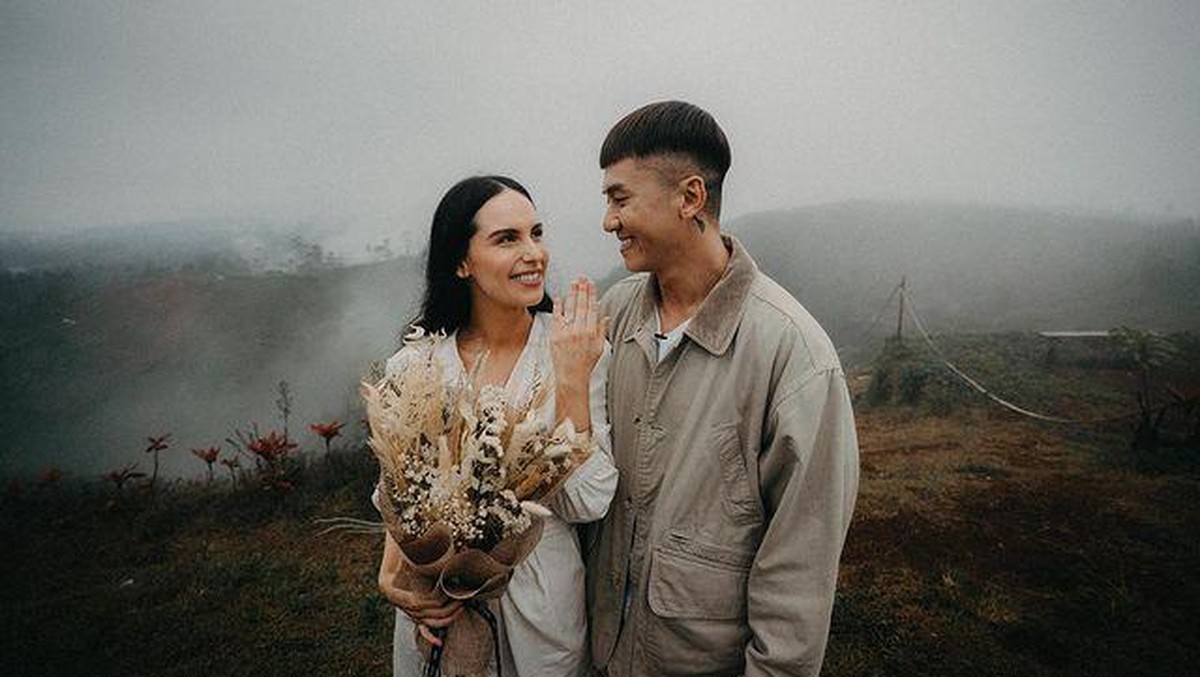 8 Potret Romantis Rafael Tan Lamar Sang Kekasih