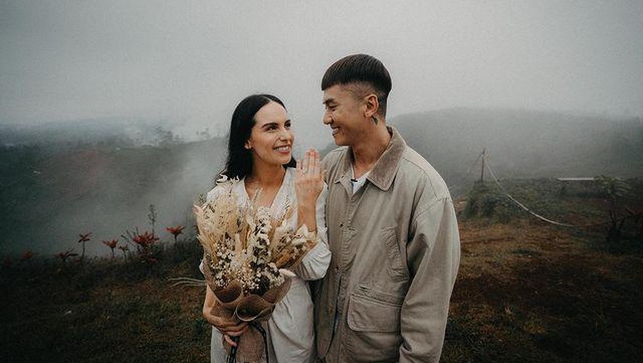 8 Potret Romantis Rafael Tan Lamar Sang Kekasih