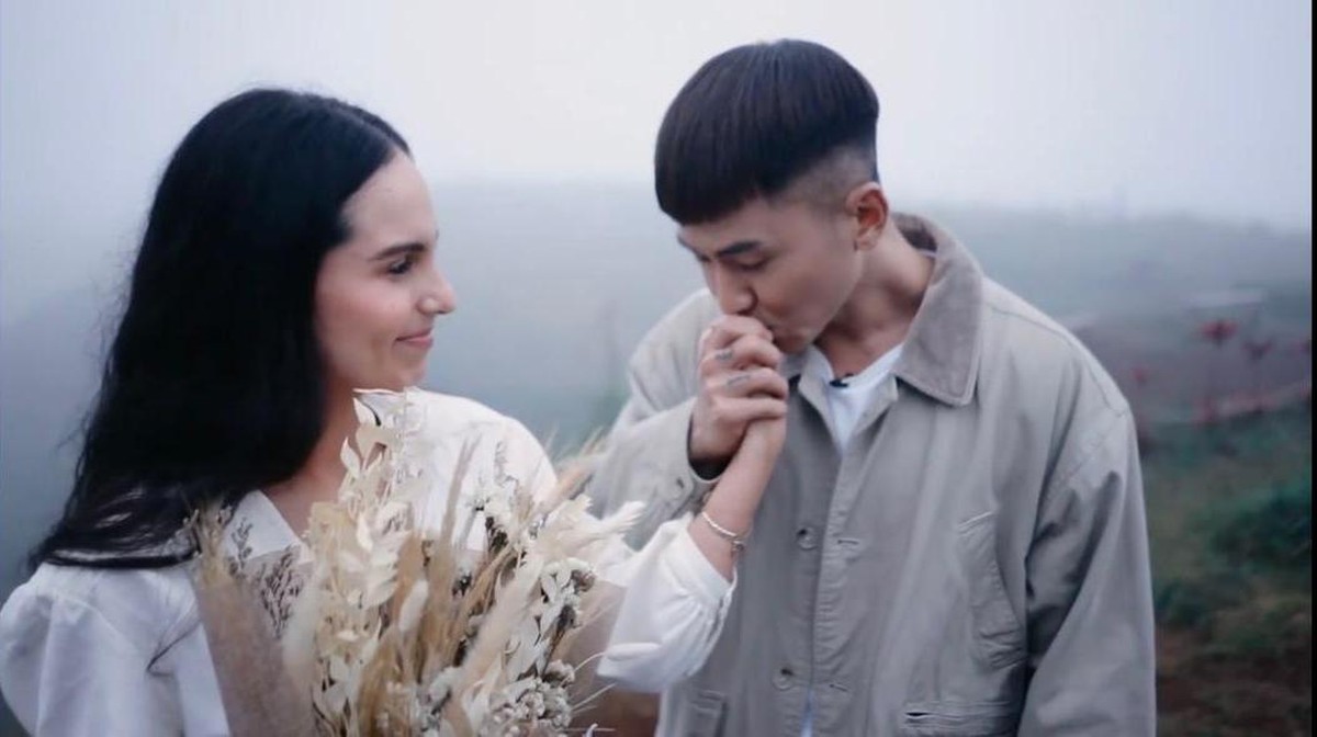 8 Potret Romantis Rafael Tan Lamar Sang Kekasih