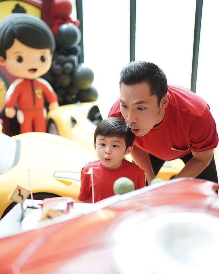8 Potret Ultah ke-4 Raphael Moeis Putra Sandra Dewi dan Harvey Moeis Sandra Dewi dan Harvey Moeis tengah berbahagia merayakan ulang tahun ke-4 putra sulungnya Raphael Moeis. Yuk intip potretnya!