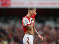 Viral Ben White Tampar Tangan Asisten Wasit Usai Arsenal Tersungkur