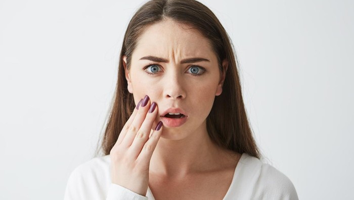 Nggak Cuma Skincare, Begini 4 Cara Mudah Atasi Jerawat Membandel yang Sering Terlewatkan!