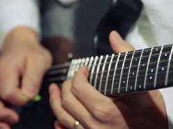 Chord Gitar Mudah Lagu Barat Hits 80an (Pictures Of You, Human Nature)
