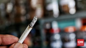 Pedagang Dilarang Jual Rokok Batangan Mulai 2023